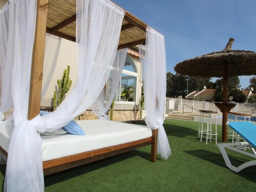 Maison près de la plage avec piscine privée, climatisation, Wi-Fi gratuit, animaux acceptés