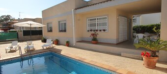 Family-Friendly, Near Beach Villa with Private Pool, Free WiFi, Optional A/C, Pet Friendly