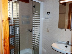 Towels - Coastal Getaway: Private Pool, Pet-Friendly, AC Option, Free WiFi, Dog Beach Nearby (Deltebre)