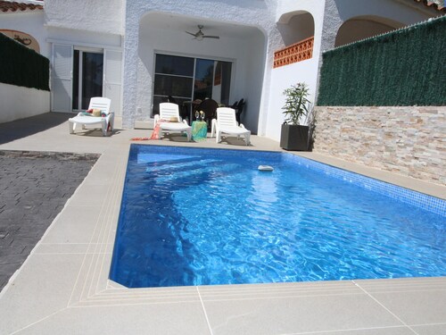 Cozy Beach House: Private Pool, Free WiFi, Pet-Friendly, Near Dog Beach, Optional A/C
