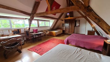 1 bedroom, desk, WiFi, bed sheets