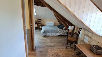 1 bedroom, bed sheets