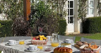 Family Suite in Charming Forest House near Montargis