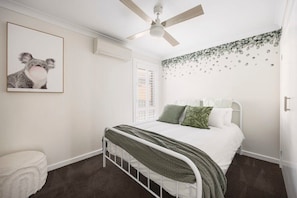 4 habitaciones, tabla de planchar con plancha, wifi y ropa de cama