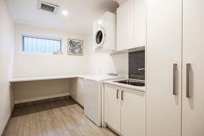 Refrigerador, microondas, horno, lavavajillas