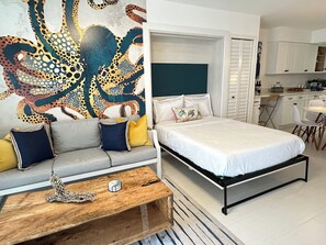 2 habitaciones, tabla de planchar con plancha y cuna de viaje 