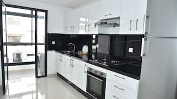 Fridge, oven, stovetop, coffee/tea maker