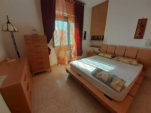 2 makuuhuonetta, silitysrauta/-lauta, Wi-Fi, vuodevaatteet