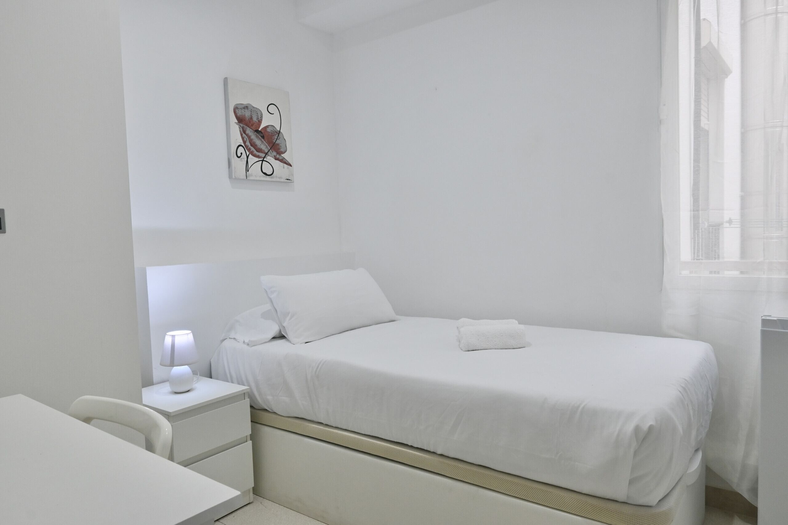 Dream Room Steps from the Royal Palace of Madrid