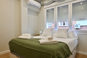 3 chambres, bureau, fer et planche à repasser, accès au Wi-Fi (inclus)