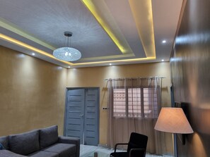 Smart TV - Résidence Schilo - Appartement Exclusif Climatisé 2 Chambres Avec Piscine (Abomey Calavi)