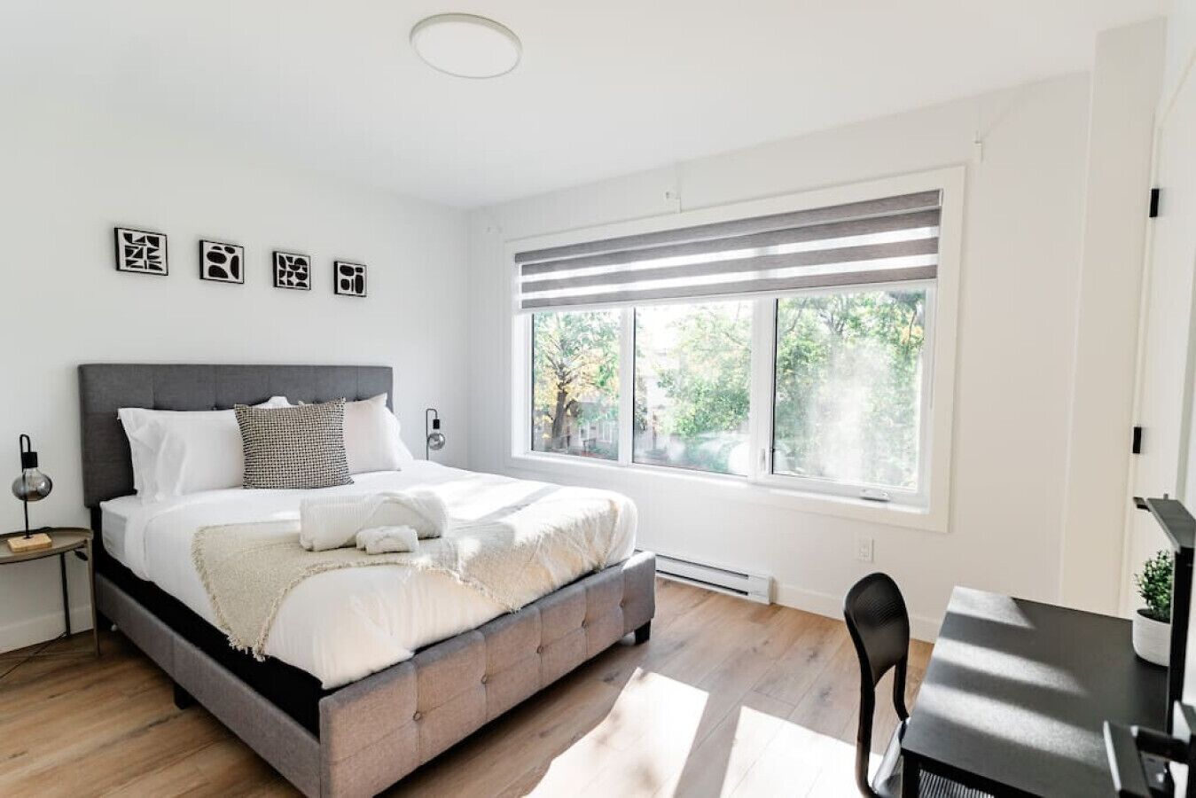 2 bedrooms, desk, WiFi, bed sheets