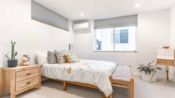 2 bedrooms, desk, iron/ironing board, travel crib
