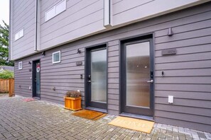 Exterior detail - Ballard's Pet-Friendly Mid Century Home + Rooftop Deck (Seattle)