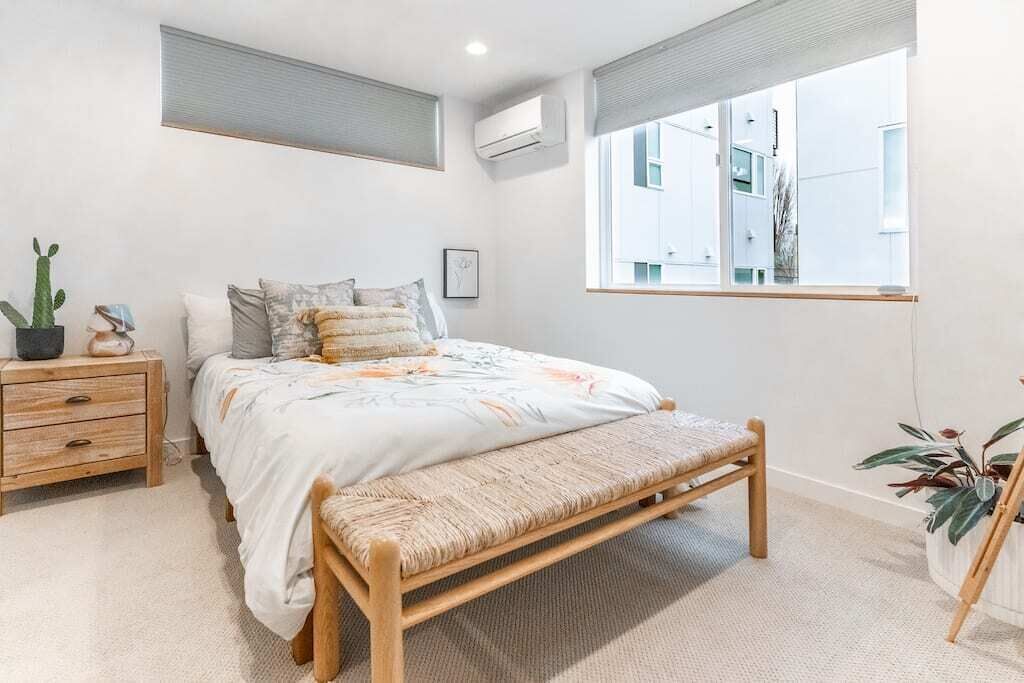 2 bedrooms, desk, iron/ironing board, travel crib