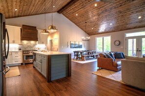 Interior - Watermark Lake House (New Tazewell)