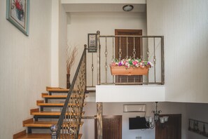 Reception - Hotel Violet Metekhi (Tbilisi)