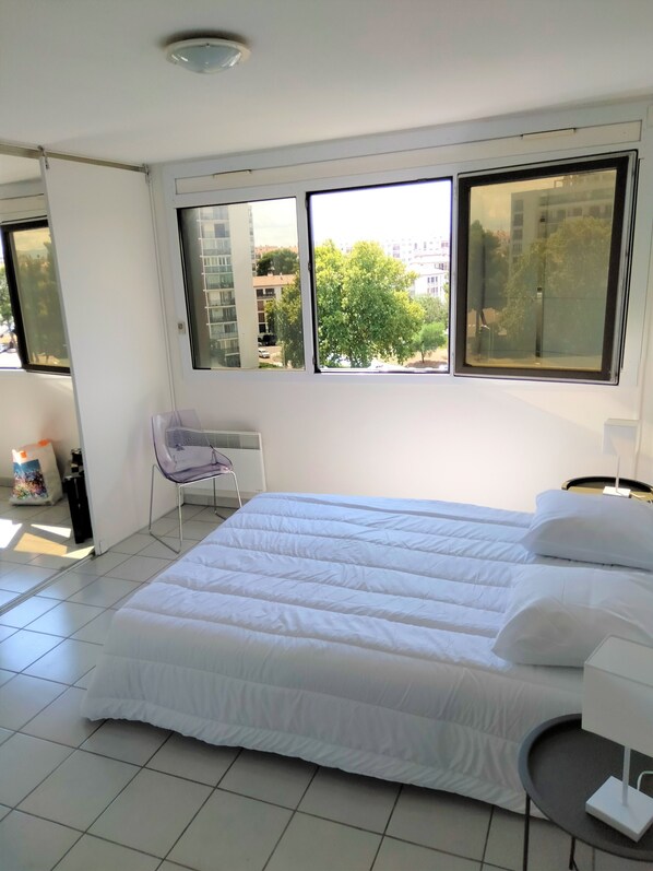 1 Schlafzimmer, Bügeleisen/Bügelbrett