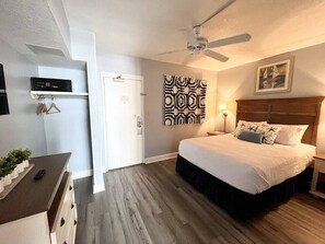 2 Schlafzimmer, Schreibtisch, Bügeleisen/Bügelbrett