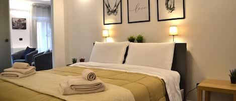 2 chambres, bureau, chambres insonorisées, fer et planche à repasser