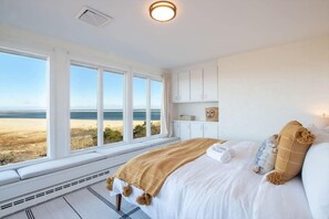 5 bedrooms, iron/ironing board, WiFi, bed sheets