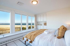 5 bedrooms, iron/ironing board, WiFi, bed sheets - Panoramic Water Views w/ Private Beach! (Chatham)