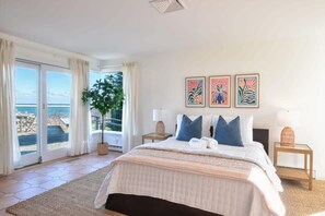 5 bedrooms, iron/ironing board, WiFi, bed sheets - Panoramic Water Views w/ Private Beach! (Chatham)