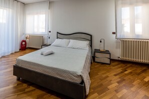 1 camera, ferro/asse da stiro, Wi-Fi, lenzuola