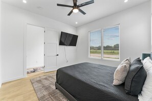 5 habitaciones, tabla de planchar con plancha, wifi y ropa de cama