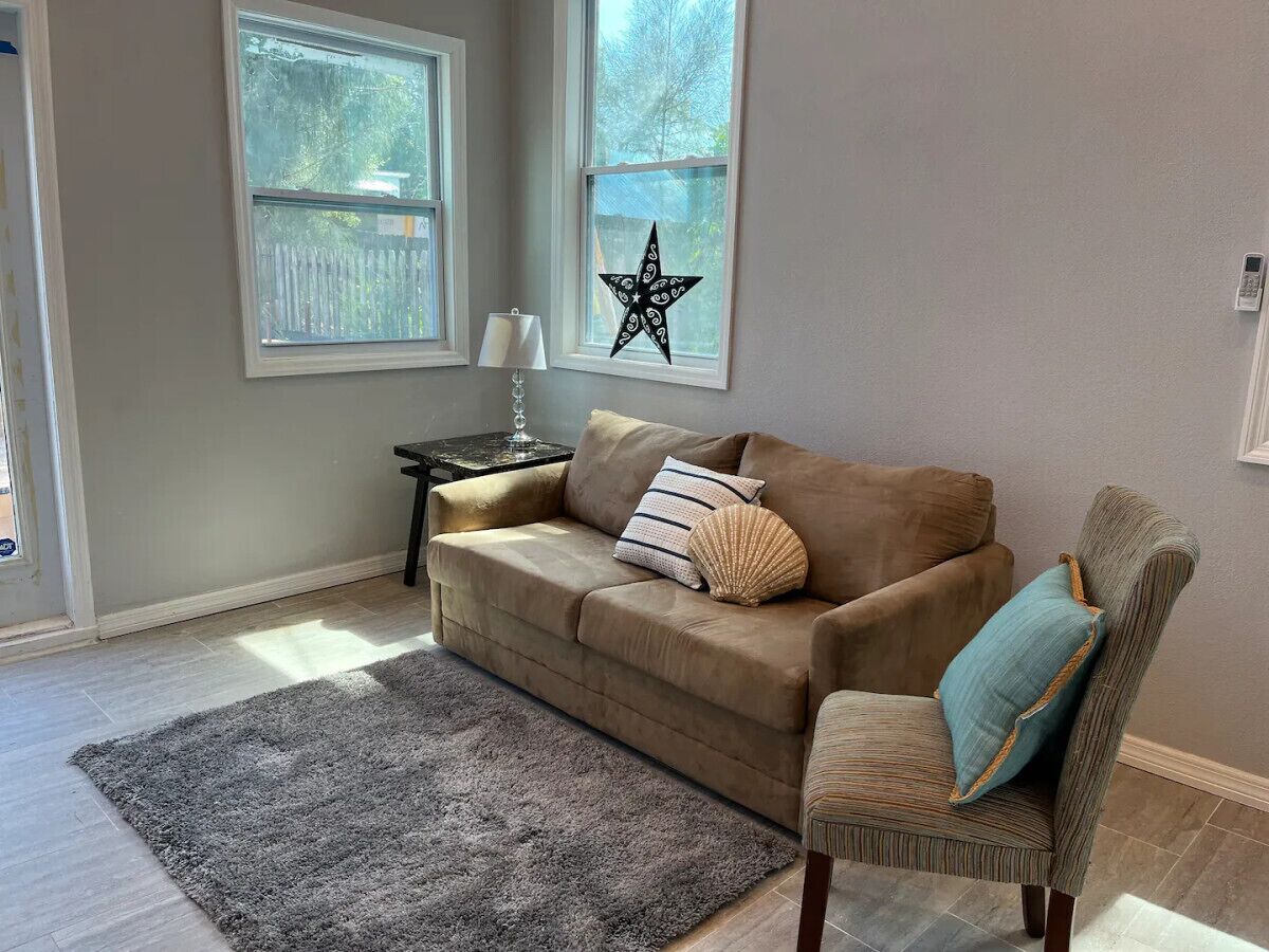 NEW Coastal Loft Living / N Kenwood