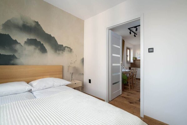 2 habitaciones, tabla de planchar con plancha, wifi y ropa de cama