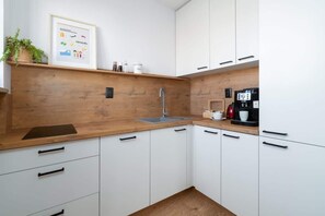 Fridge, stovetop, dishwasher, coffee/tea maker