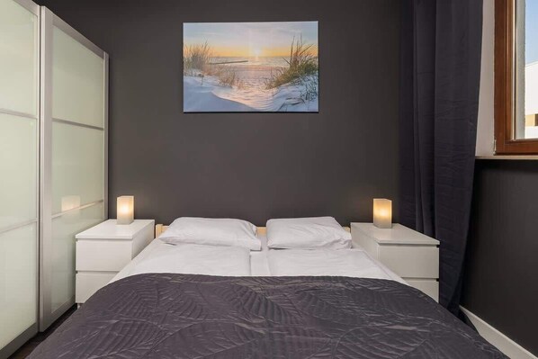 2 bedrooms, iron/ironing board, WiFi, bed sheets