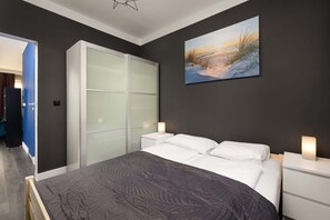 2 bedrooms, iron/ironing board, WiFi, bed sheets