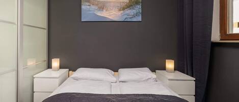 2 bedrooms, iron/ironing board, WiFi, bed sheets