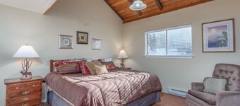 Evergreen A10- Cozy Condo That Is A Ski In/Out