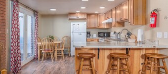 Evergreen A10- Cozy Condo That Is A Ski In/Out