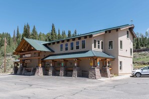 Exterior - Evergreen A10- Cozy Condo That Is A Ski In/Out (Brian Head)