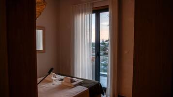 1 bedroom, desk, iron/ironing board, WiFi