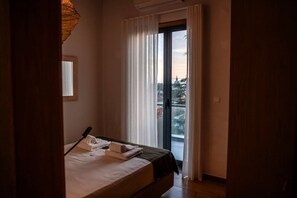 1 bedroom, desk, iron/ironing board, WiFi