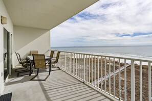 Outdoor dining - Tidewater 709 by Liquid Life (Orange Beach)