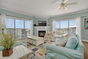 テレビ、DVD プレーヤー