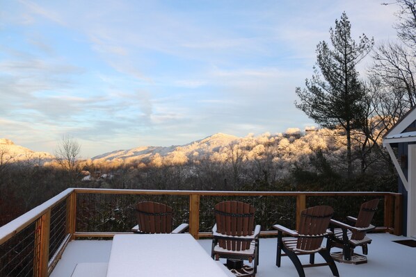 Property grounds - Beautiful 3 bedroom mountain home with views of Grandfather Mountain (Sugar Mountain)