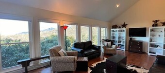 Beautiful 3 bedroom mountain home with views of Grandfather Mountain