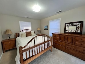 3 bedrooms, internet, bed sheets