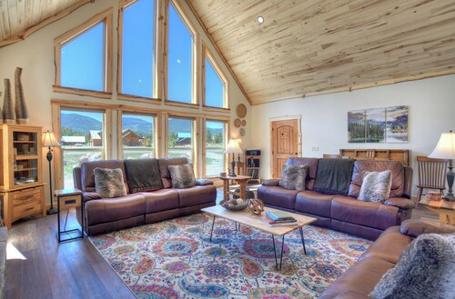 Newly Constructed Mtn Cabin | Hot Tub | Garage