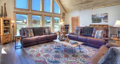 Newly Constructed Mtn Cabin | Hot Tub | Garage