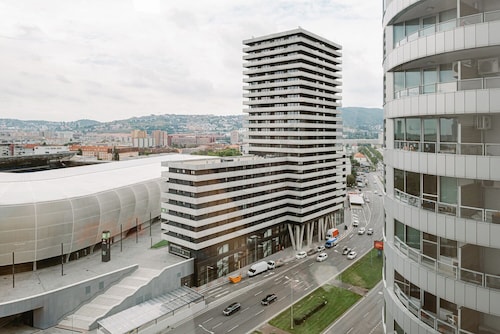 Slavic Spacious Apartment by CHORS