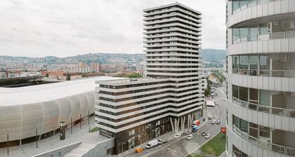Slavic Spacious Apartment by CHORS