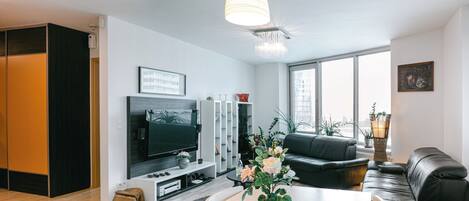 92-centimeters LCD-tv med digitale kanaler, betalingsfilm